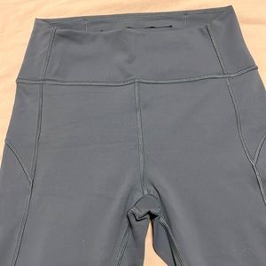 LULULEMON  7/8 TRAINING LEGGINGS SIZE 6 BARELY WORN